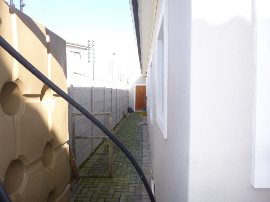 To Let 4 Bedroom Property for Rent in Parklands North Western Cape